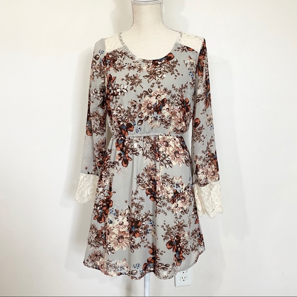 Charlotte Russe Dresses & Skirts - Charlotte Russe Floral Long Sleeve Dress Size S